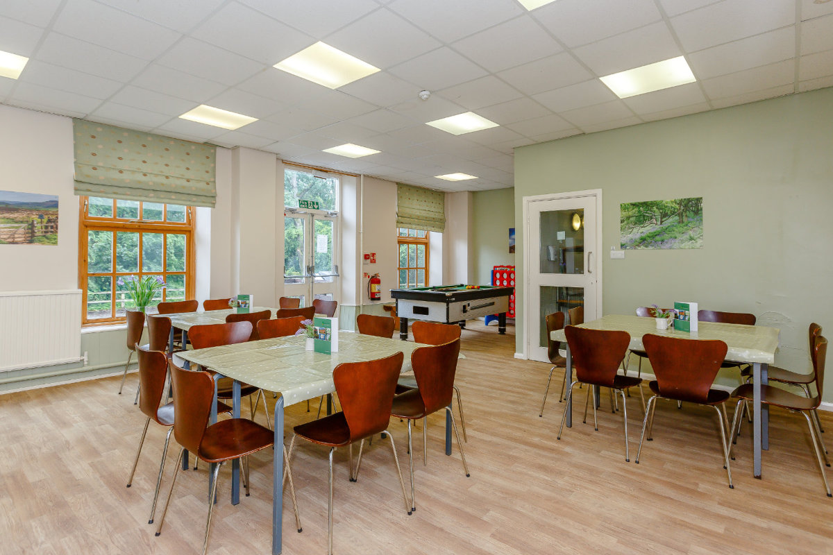 Dining area with chairs and tables at YHA Osmotherley