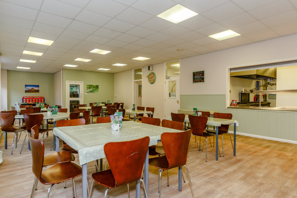 Dining area with chairs and tables at YHA Osmotherley